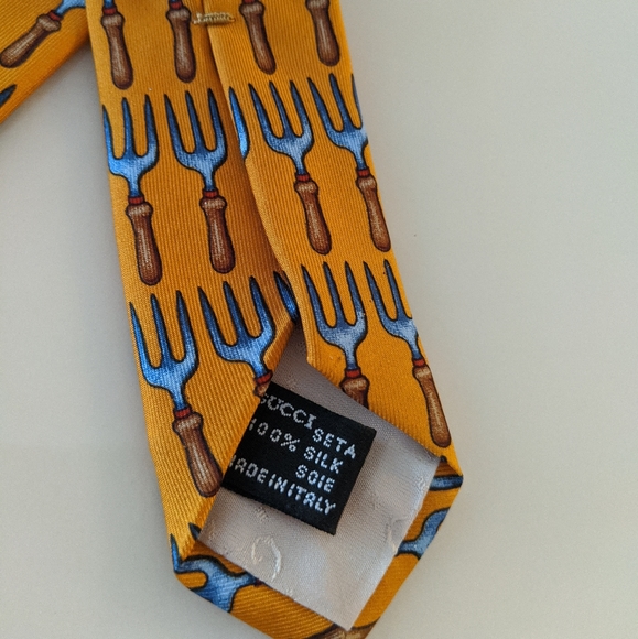 Authentic Gucci tie - Picture 3 of 5